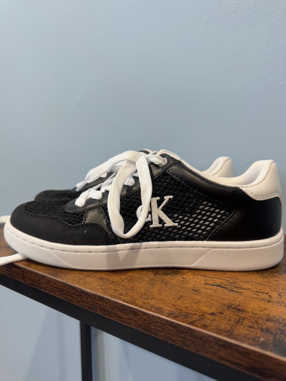 Calvin Klein Heyra sneakers black and white Size 5.5, New